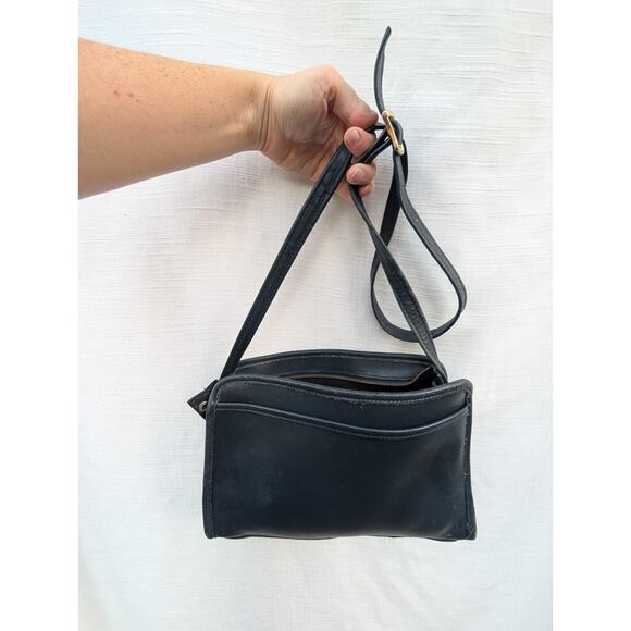 Vintage Wilson's Leather Navy Crossbody Shoulder Purse Bag Small Minimalist - Picture 9 of 9